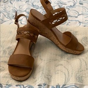 Tommy Hilfiger Tan Wedge Sandals Size 8